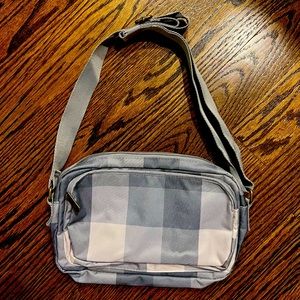 All zipped up crossbody purse by Thirty One